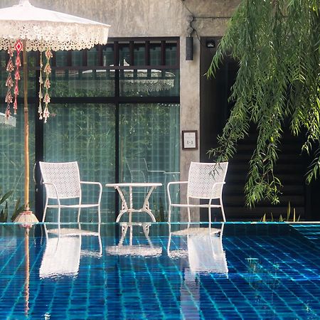 Hotel Arun Rawee อรุณ รวี Chiang Mai Exterior foto