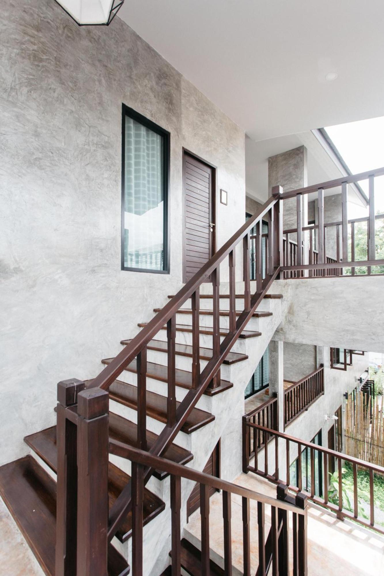 Hotel Arun Rawee อรุณ รวี Chiang Mai Exterior foto